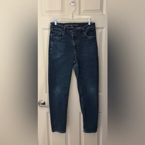 American Eagle Cross Waistband Stretch Mom Jean in Blue, Size 8 Reg